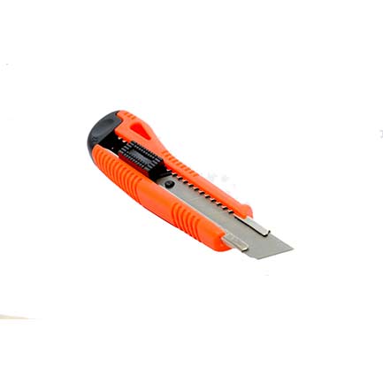 Cutter doble seguridad metálico 18 mm. +5 cuchillas