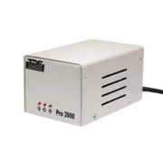 Regulador de Voltaje TDE PRO 2000 Gabinete Metalico 2000W 4 Contactos Voltaje de Operacion 120v Supresor de